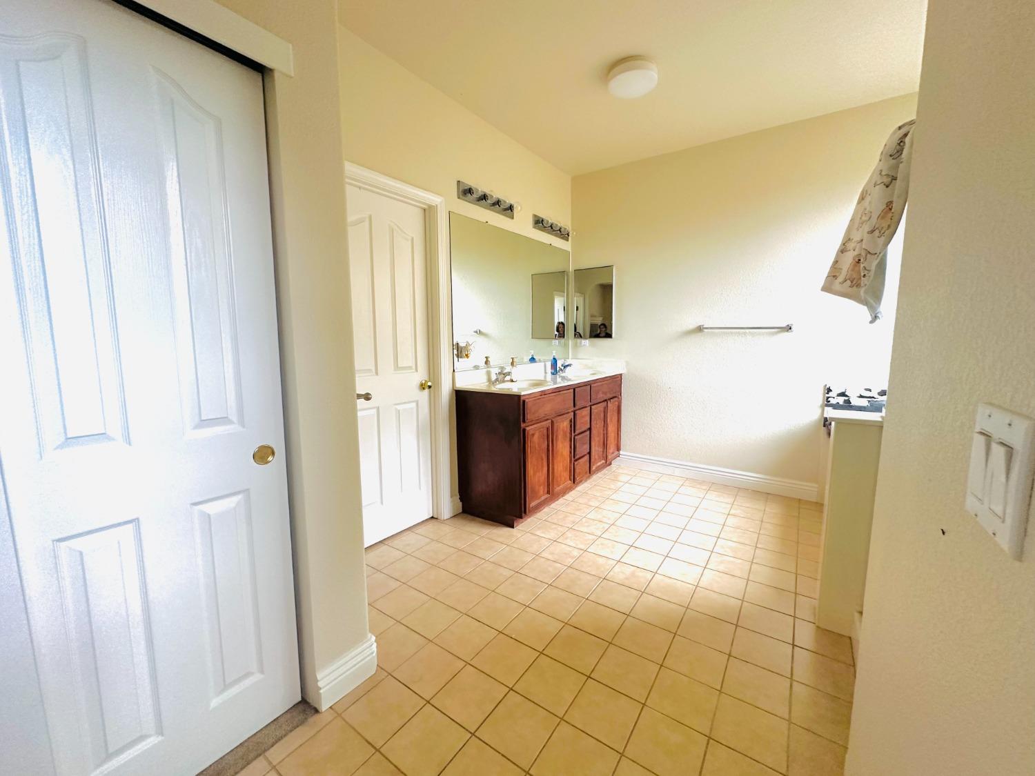 Detail Gallery Image 8 of 21 For 2105 Glory Ct, Atwater,  CA 95301 - 3 Beds | 2/1 Baths