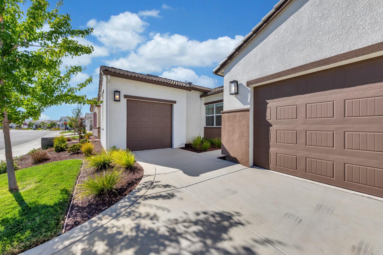 Detail Gallery Image 2 of 59 For 4640 Trumpet Lily Way, Roseville,  CA 95747 - 2 Beds | 2/1 Baths