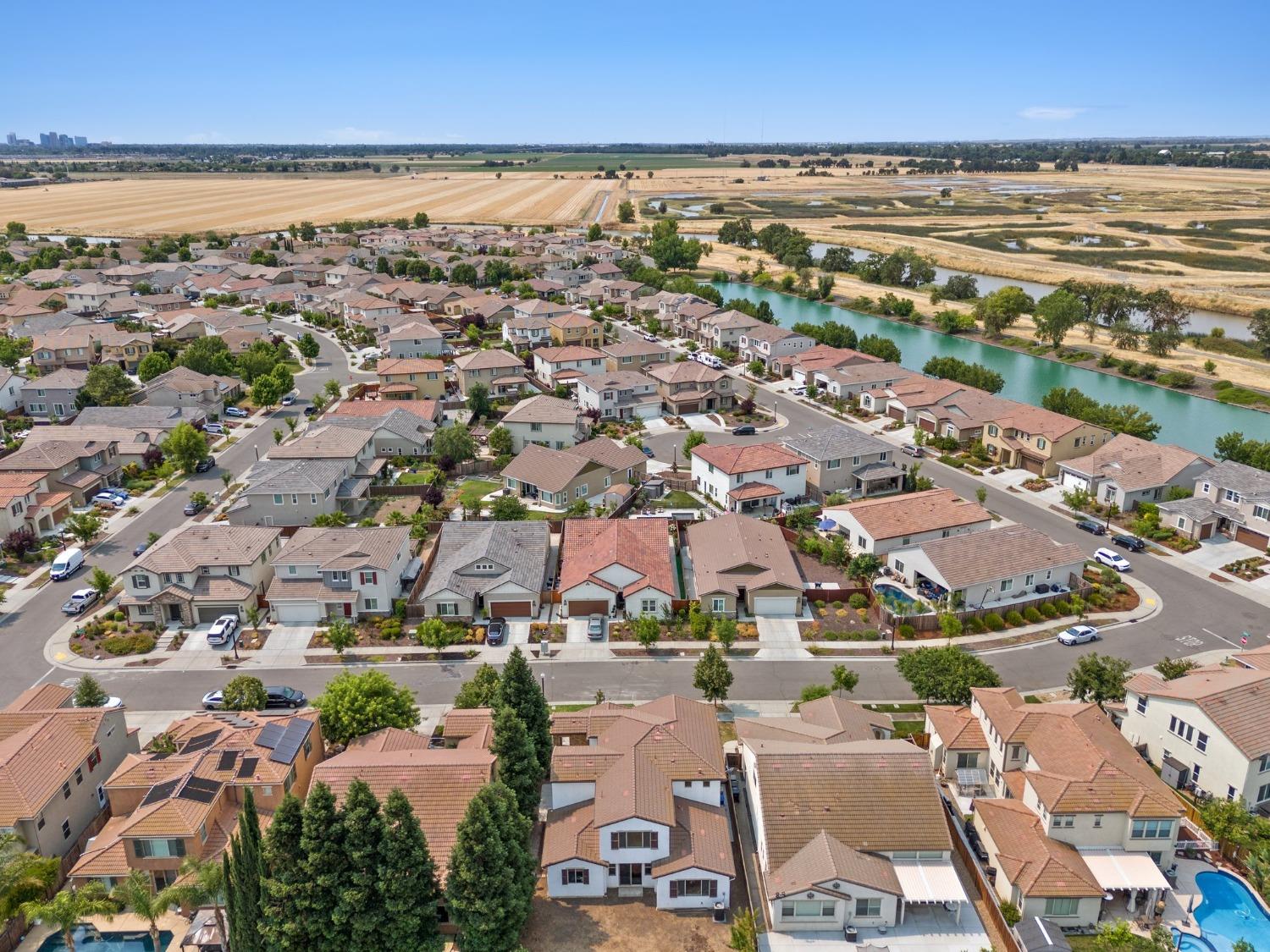 Detail Gallery Image 37 of 51 For 4019 Metaponto Way, Sacramento,  CA 95834 - 4 Beds | 3/1 Baths