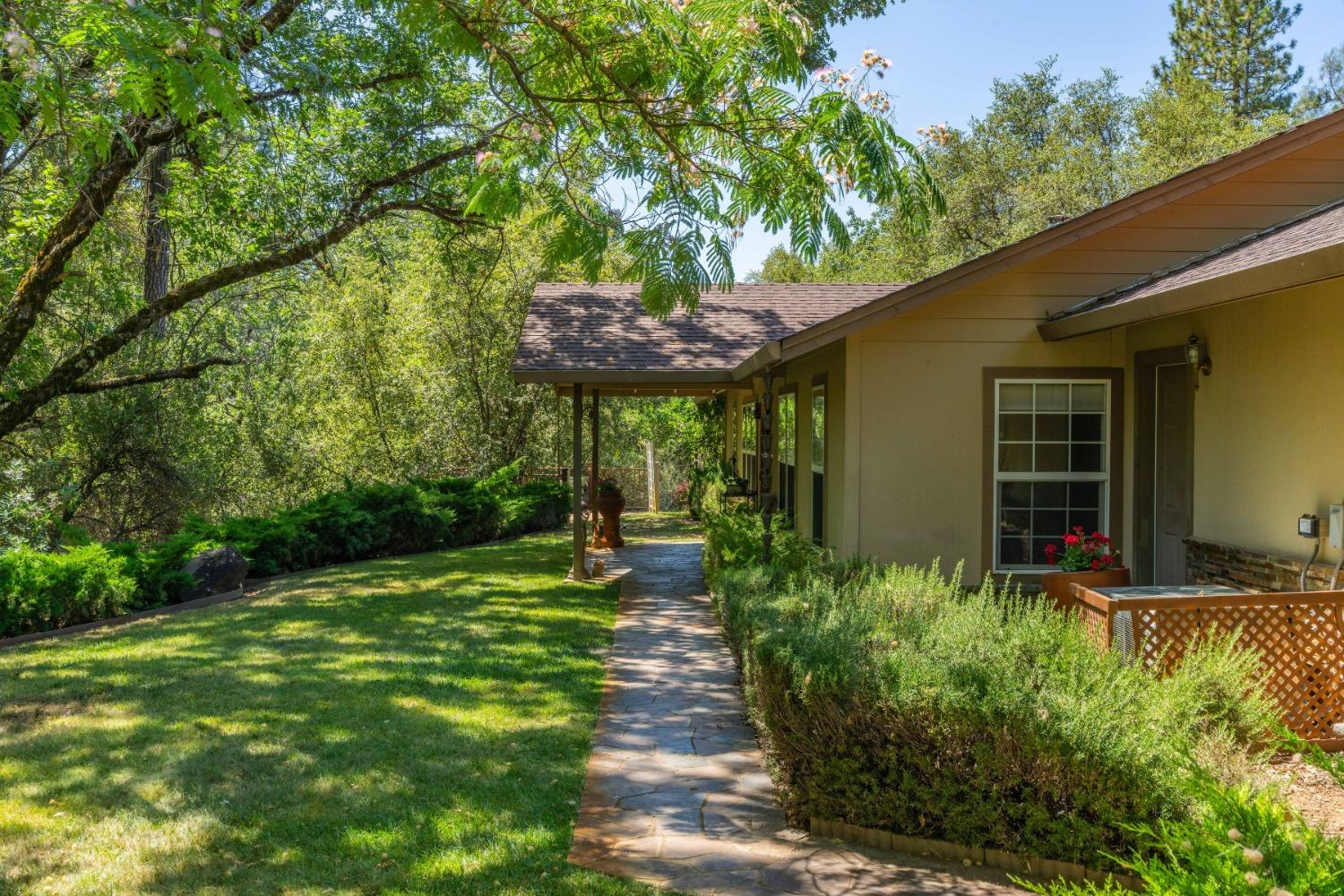 Detail Gallery Image 3 of 52 For 18861 Ponderosa Annex Rd, Sutter Creek,  CA 95685 - 3 Beds | 2 Baths