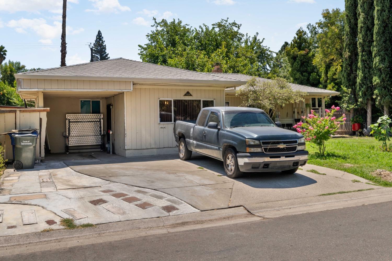 Detail Gallery Image 4 of 31 For 2420 Burgundy Way, Sacramento,  CA 95825 - 4 Beds | 2 Baths