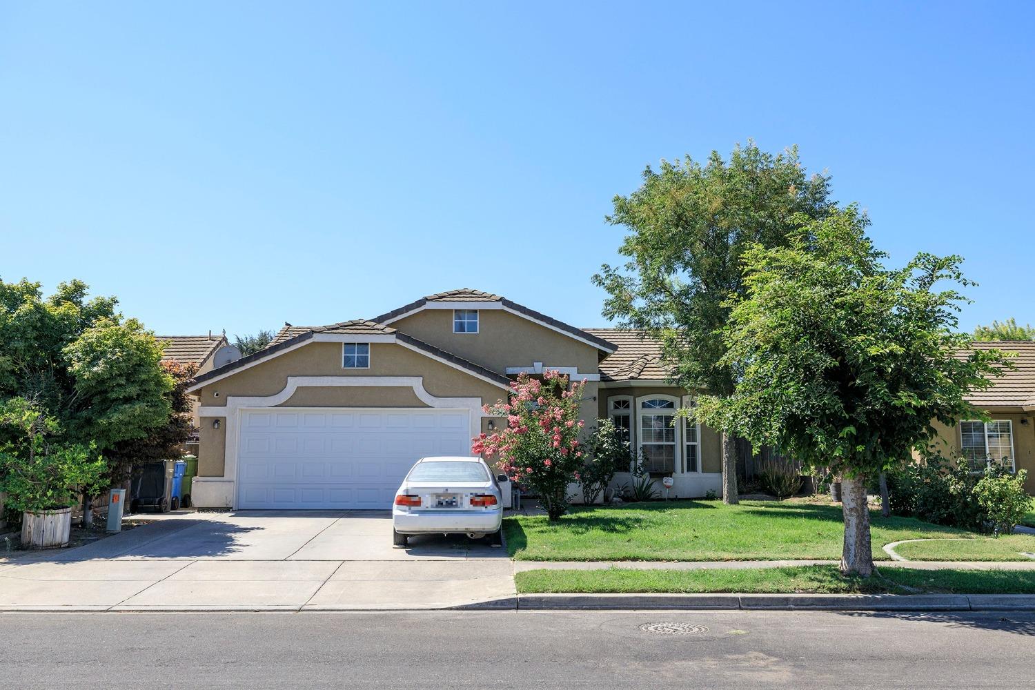 Detail Gallery Image 1 of 25 For 524 Sunday Dr, Turlock,  CA 95382 - 3 Beds | 2 Baths