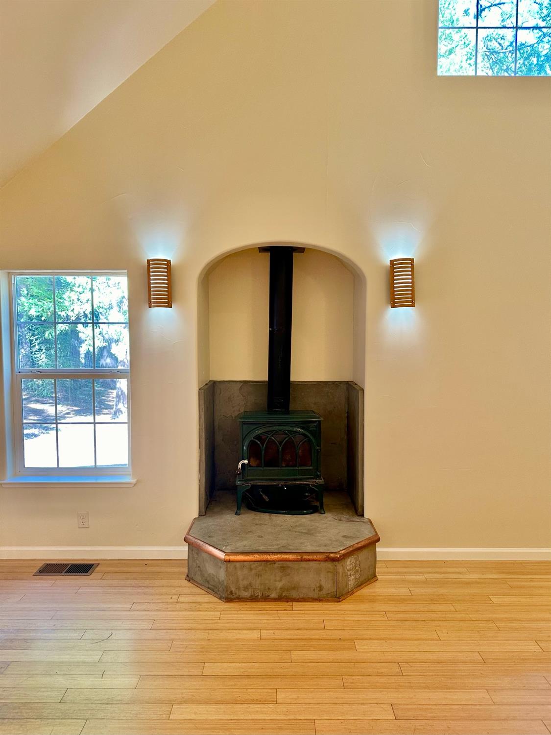 Detail Gallery Image 7 of 54 For 21370 Pine Needle Ln, Nevada City,  CA 95959 - 3 Beds | 2 Baths