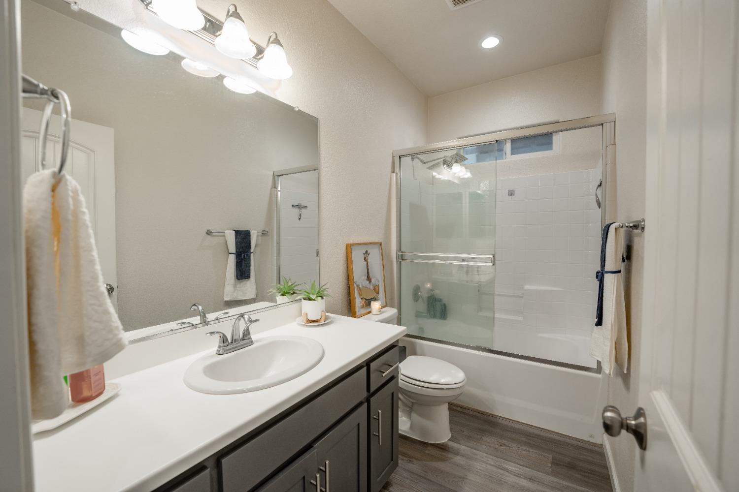 Detail Gallery Image 9 of 12 For 4235 Alvarado Ave, Stockton,  CA 95204 - 4 Beds | 2 Baths