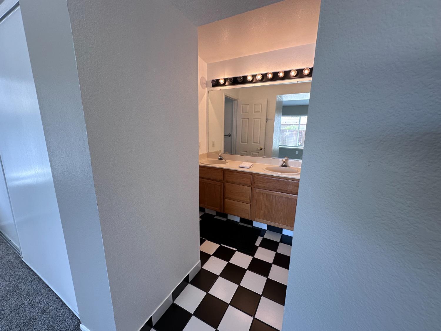 Detail Gallery Image 11 of 21 For 1940 Briarwood Ct, Tracy,  CA 95376 - 4 Beds | 2 Baths