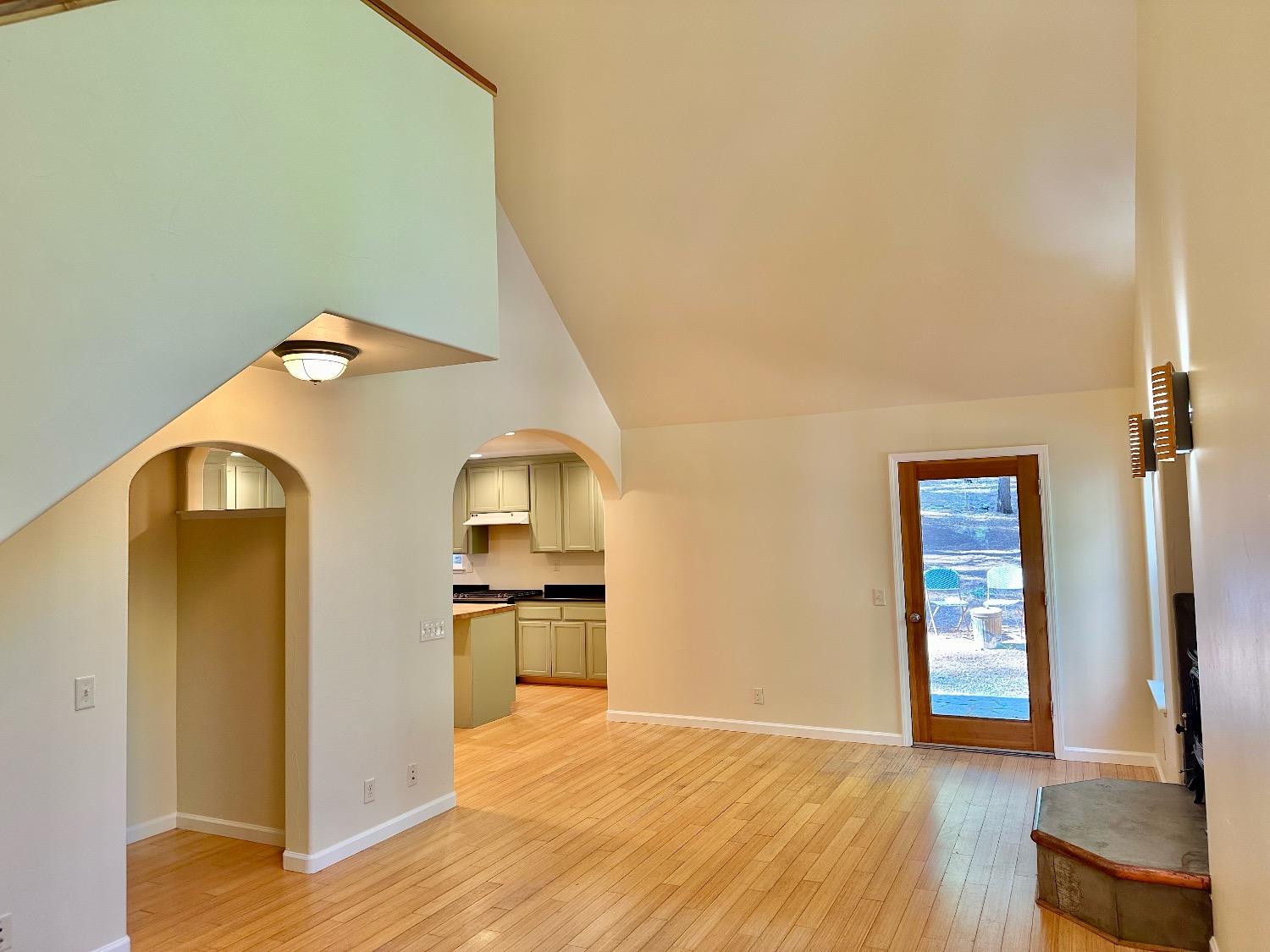 Detail Gallery Image 5 of 54 For 21370 Pine Needle Ln, Nevada City,  CA 95959 - 3 Beds | 2 Baths