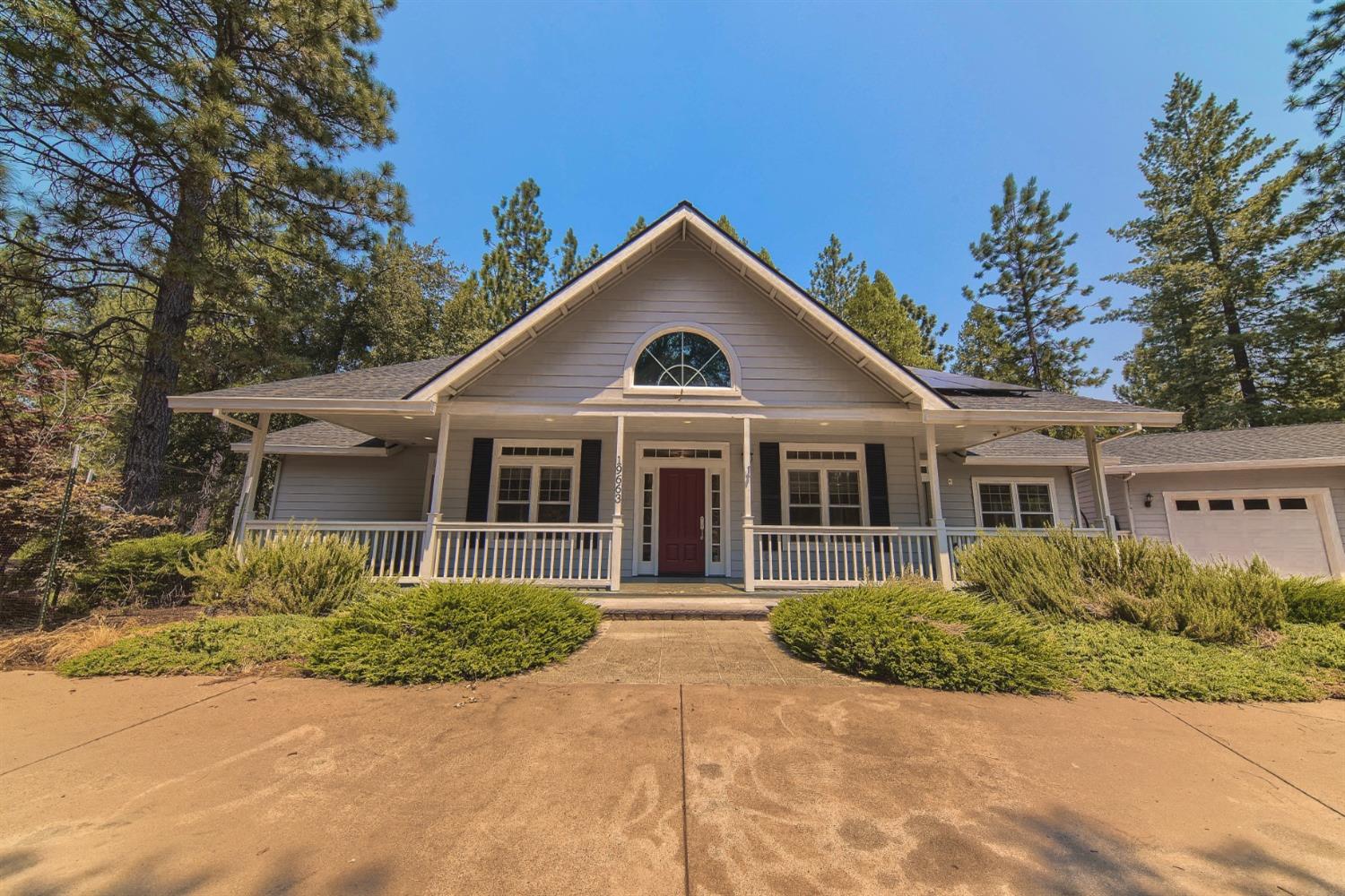 Detail Gallery Image 1 of 99 For 19663 Butler Way, Groveland,  CA 95321 - 3 Beds | 3/1 Baths