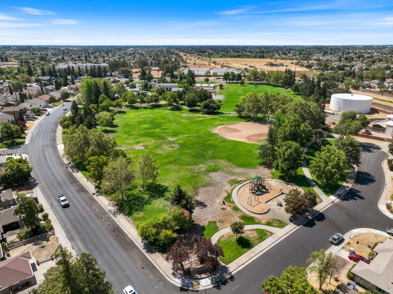 Detail Gallery Image 37 of 41 For 8251 Montreux Way, Sacramento,  CA 95828 - 3 Beds | 2 Baths