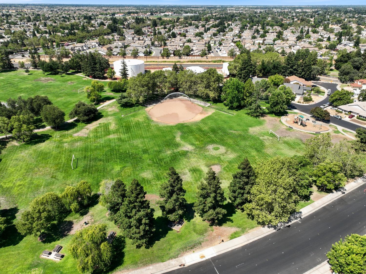 Detail Gallery Image 38 of 41 For 8251 Montreux Way, Sacramento,  CA 95828 - 3 Beds | 2 Baths