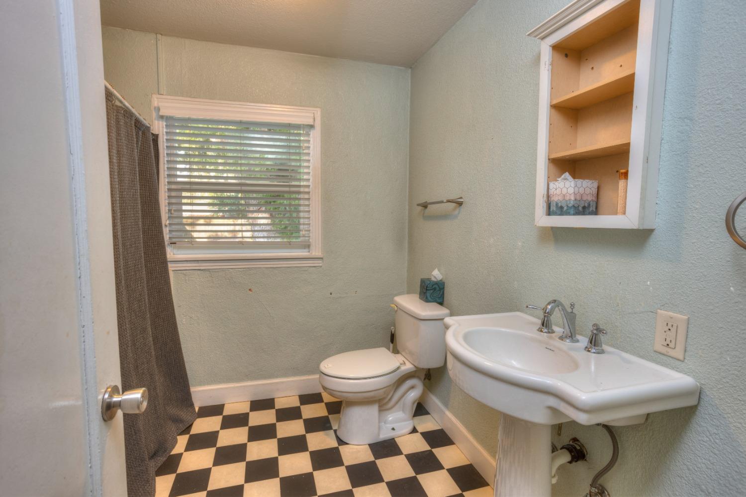 Detail Gallery Image 13 of 19 For 2260 Colorado Ave, Turlock,  CA 95382 - 3 Beds | 1 Baths