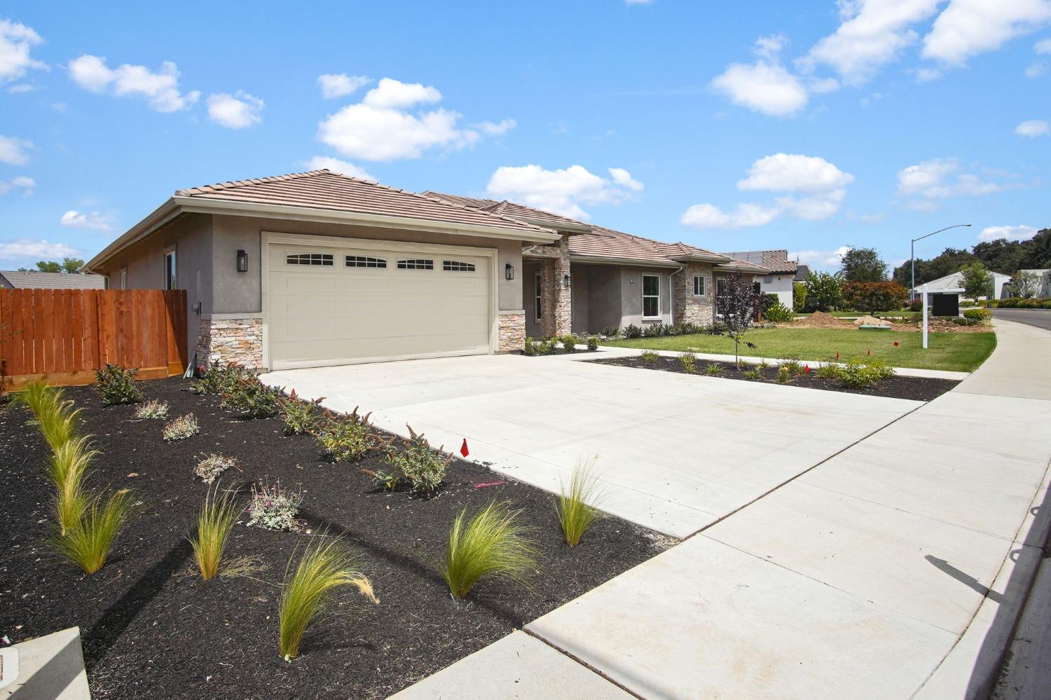 Detail Gallery Image 1 of 36 For 10219 Fox Borough Dr, Oakdale,  CA 95361 - 4 Beds | 3/1 Baths