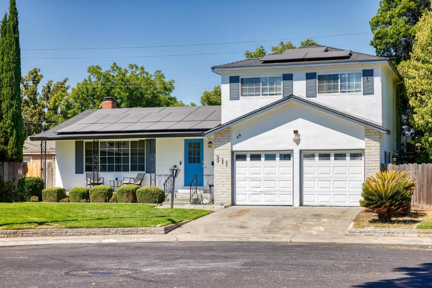 Detail Gallery Image 1 of 35 For 311 Shepard Way, Manteca,  CA 95336 - 3 Beds | 2 Baths