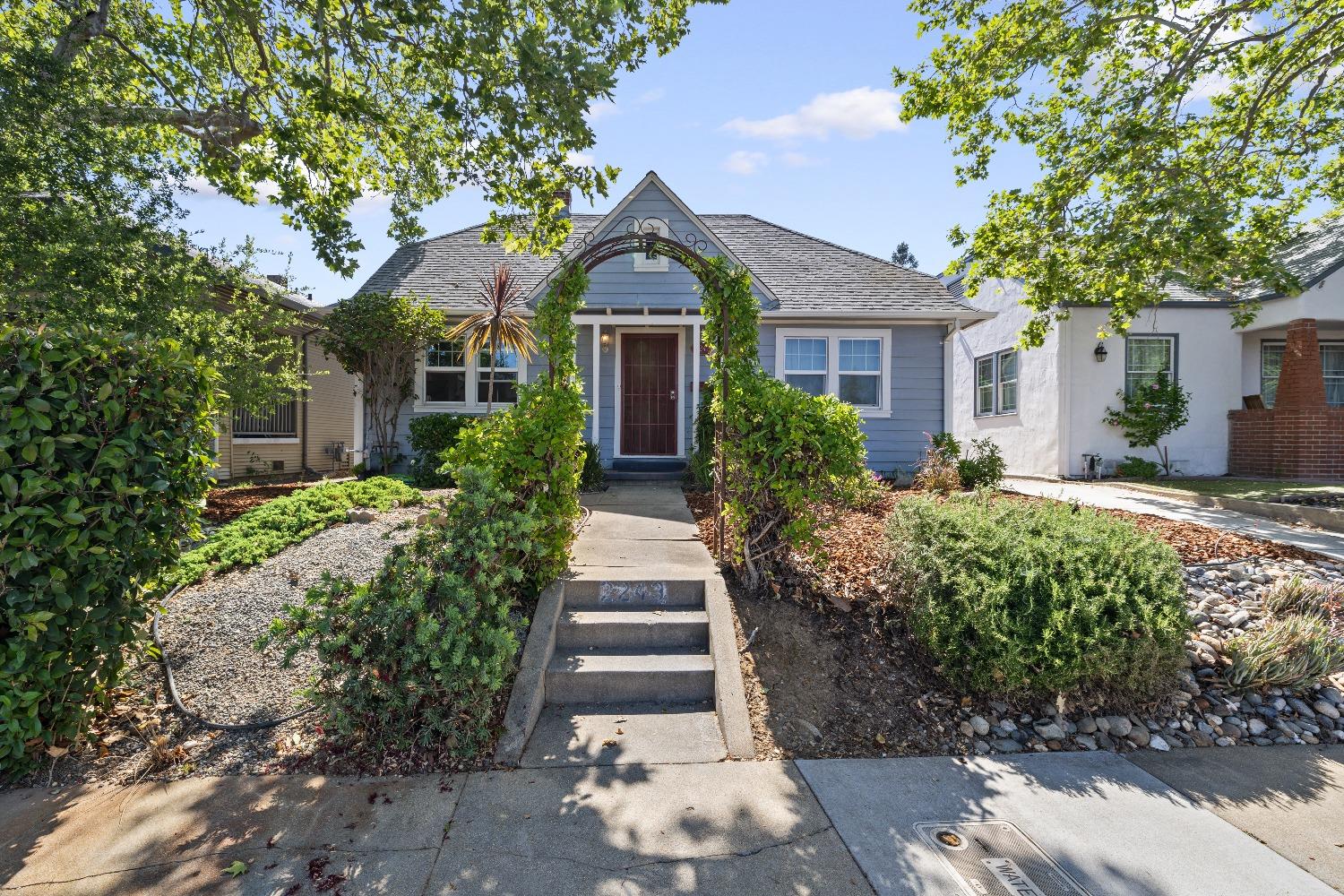 Detail Gallery Image 1 of 1 For 2243 36th St, Sacramento,  CA 95817 - 2 Beds | 1 Baths