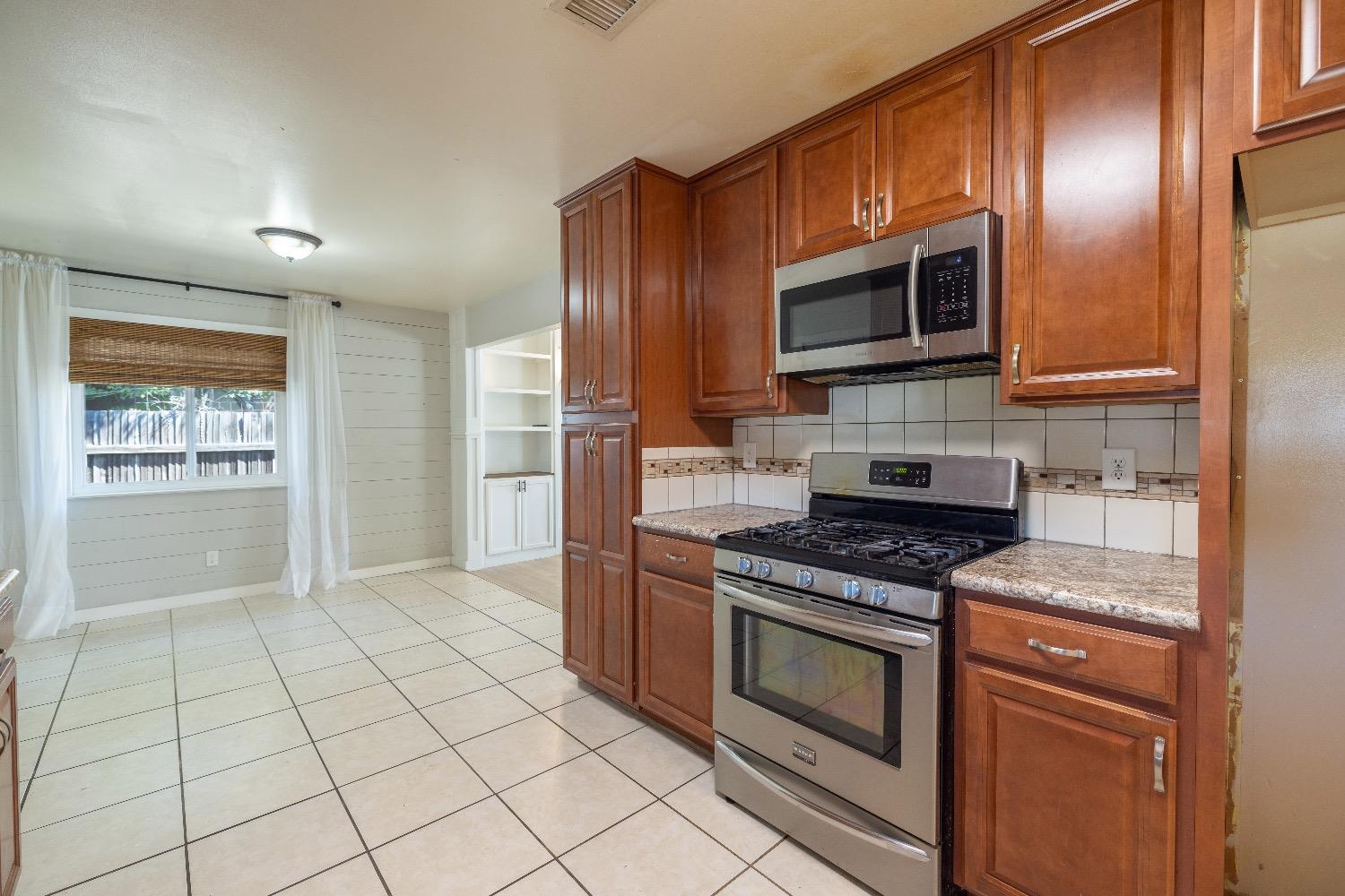 Detail Gallery Image 9 of 36 For 4106 Wheat St, Sacramento,  CA 95821 - 3 Beds | 2 Baths