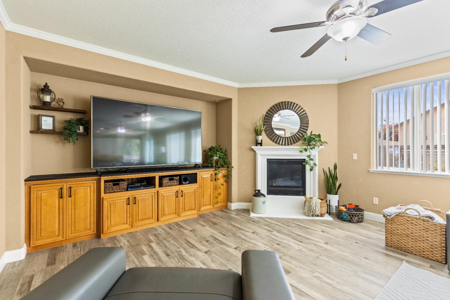 Detail Gallery Image 12 of 37 For 1136 Lucio St, Manteca,  CA 95336 - 4 Beds | 2/1 Baths