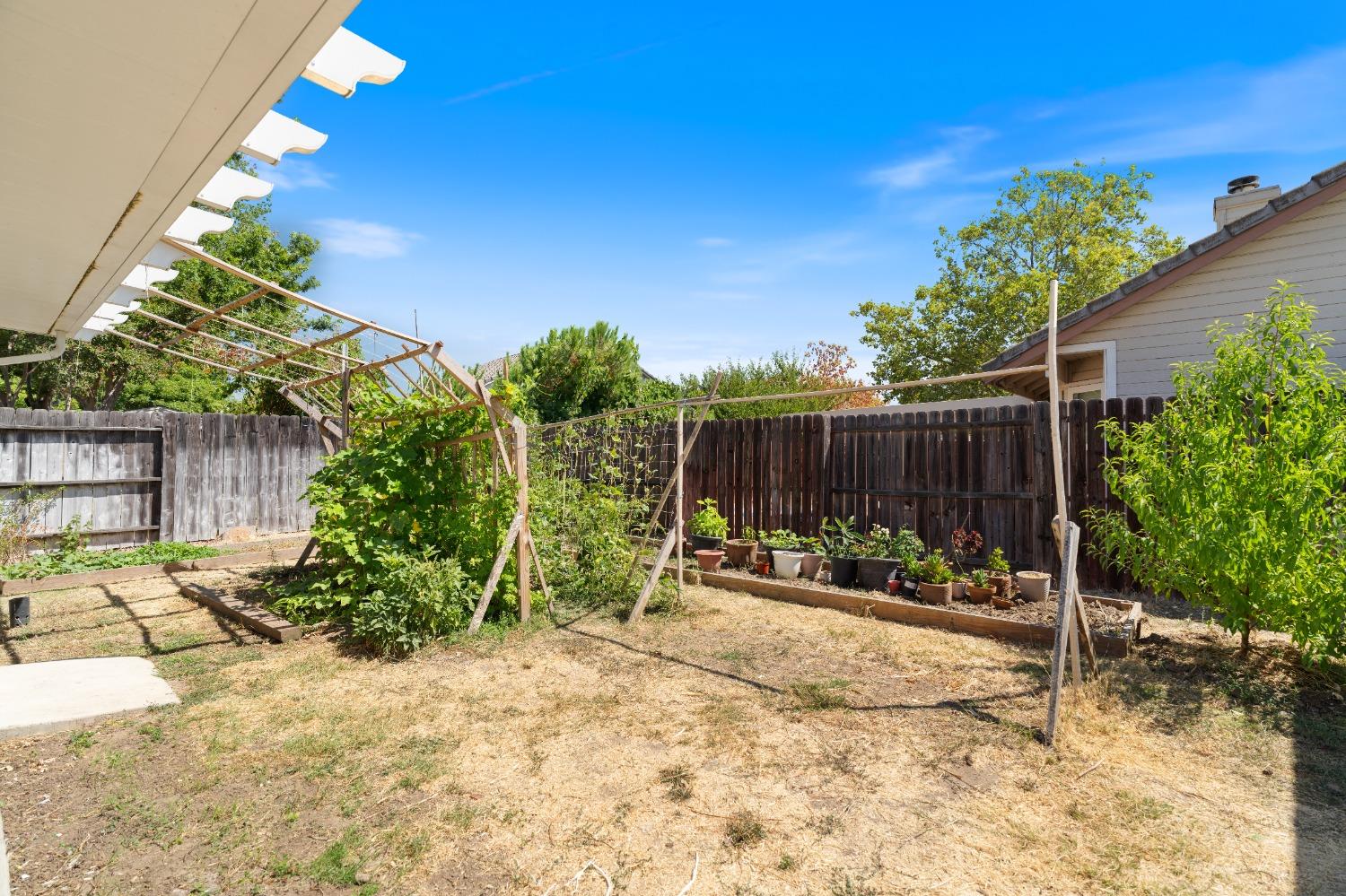 Detail Gallery Image 28 of 41 For 8251 Montreux Way, Sacramento,  CA 95828 - 3 Beds | 2 Baths