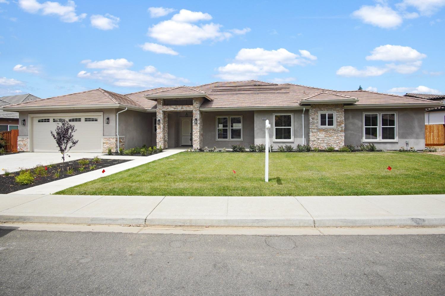 Detail Gallery Image 2 of 36 For 10219 Fox Borough Dr, Oakdale,  CA 95361 - 4 Beds | 3/1 Baths