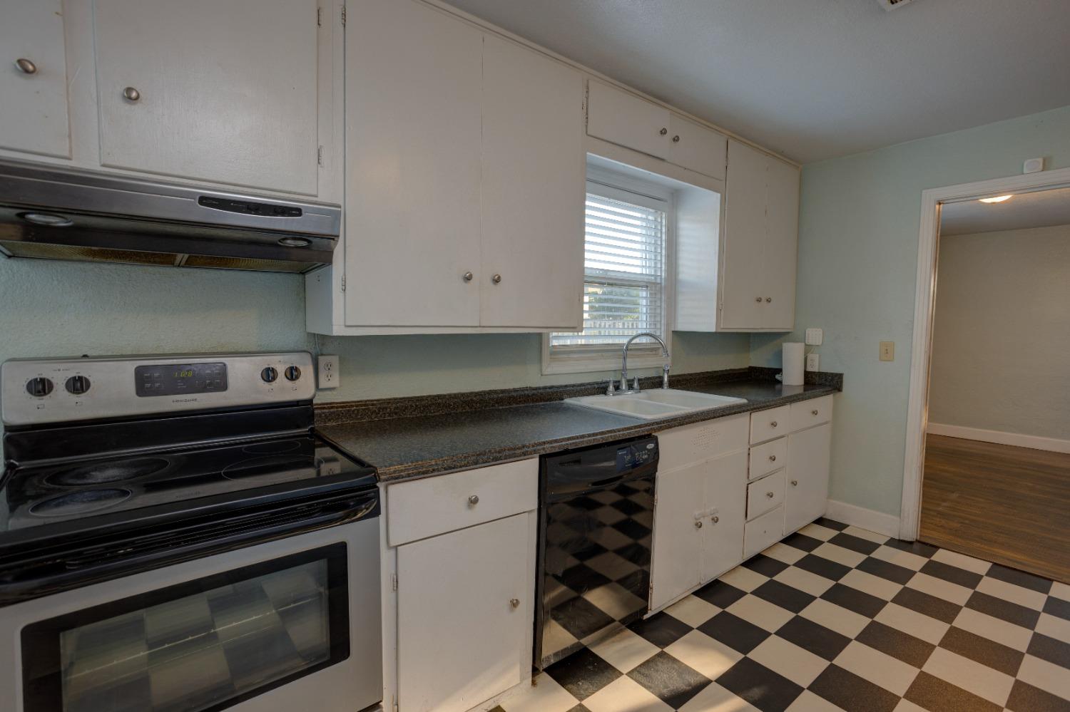 Detail Gallery Image 9 of 19 For 2260 Colorado Ave, Turlock,  CA 95382 - 3 Beds | 1 Baths