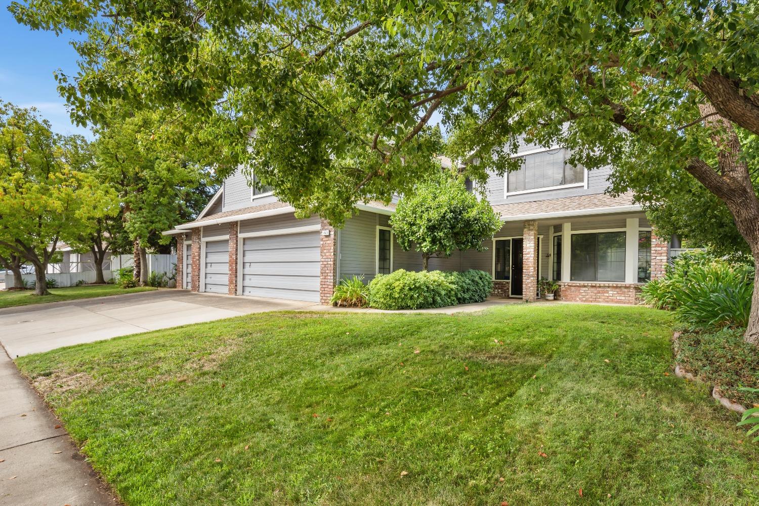 Soaring Oaks Drive, Elk Grove, California image 3