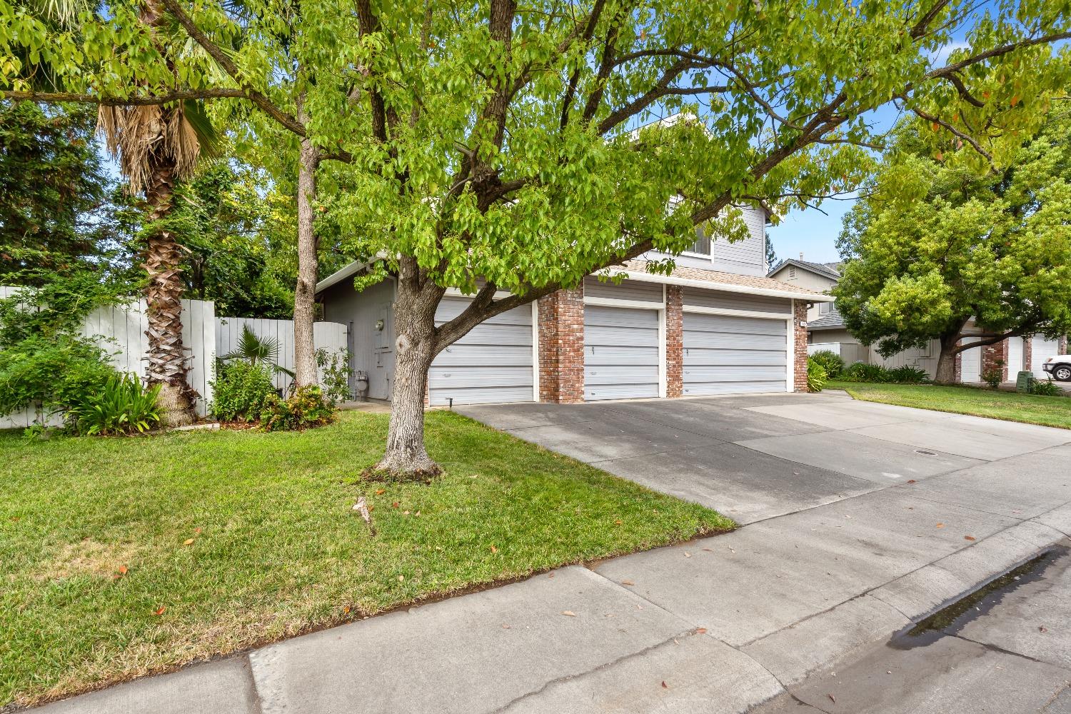 Soaring Oaks Drive, Elk Grove, California image 2