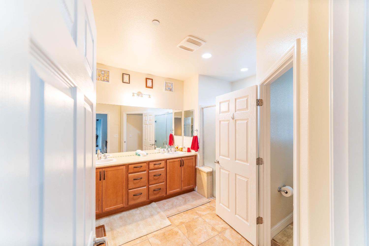 Detail Gallery Image 11 of 39 For 2467 Redbud Way, Manteca,  CA 95336 - 2 Beds | 2 Baths