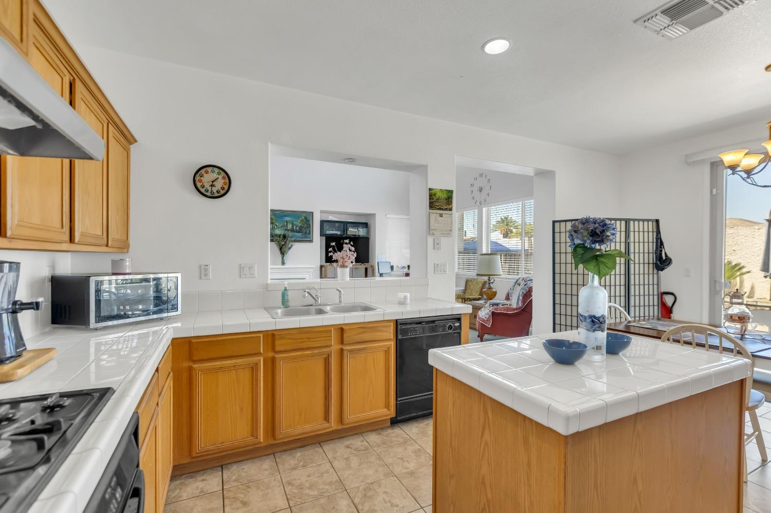 Detail Gallery Image 19 of 46 For 583 New England Ave, Lathrop,  CA 95330 - 3 Beds | 2/1 Baths