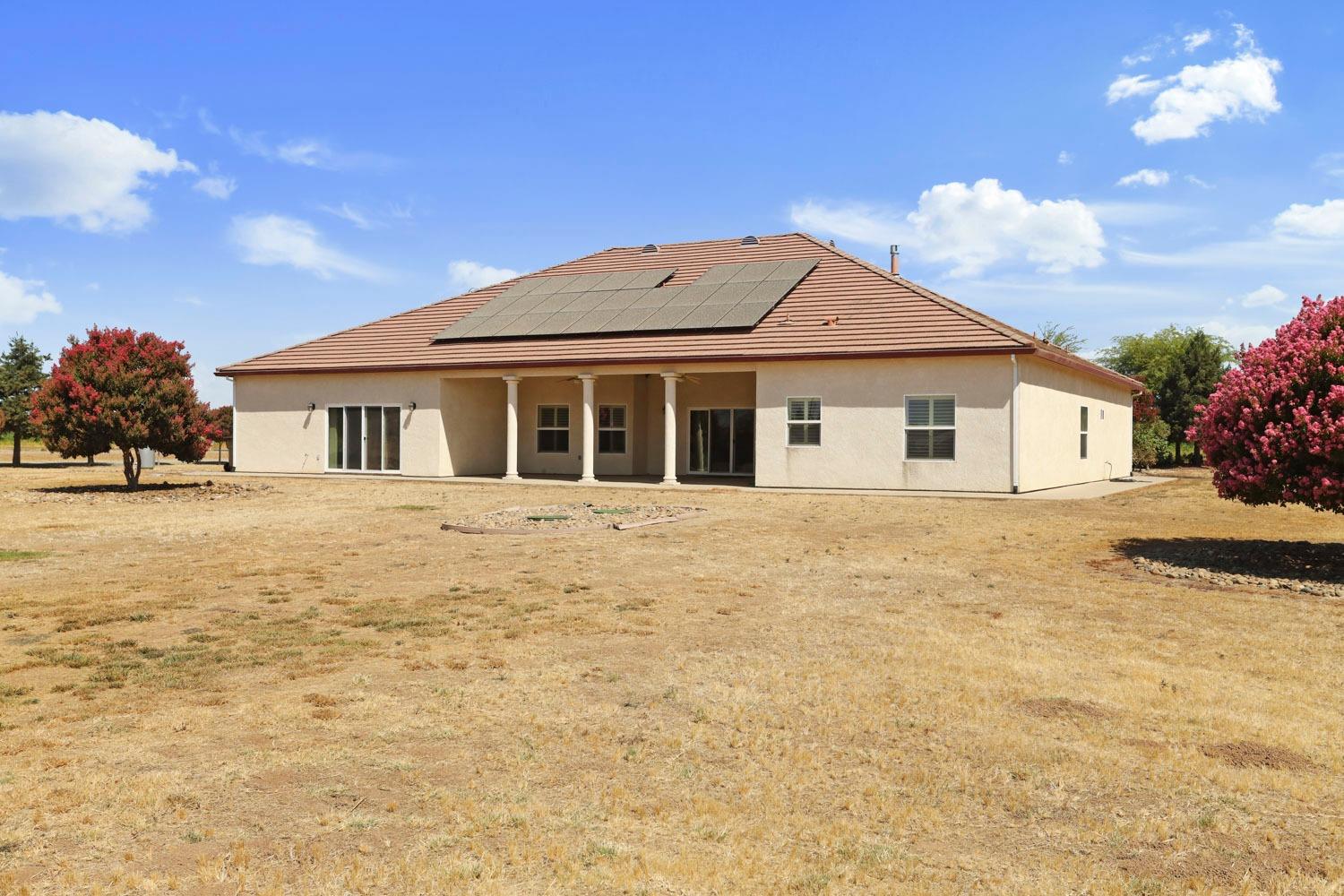 Detail Gallery Image 7 of 71 For 10090 E Collier Rd, Acampo,  CA 95220 - 5 Beds | 2/1 Baths