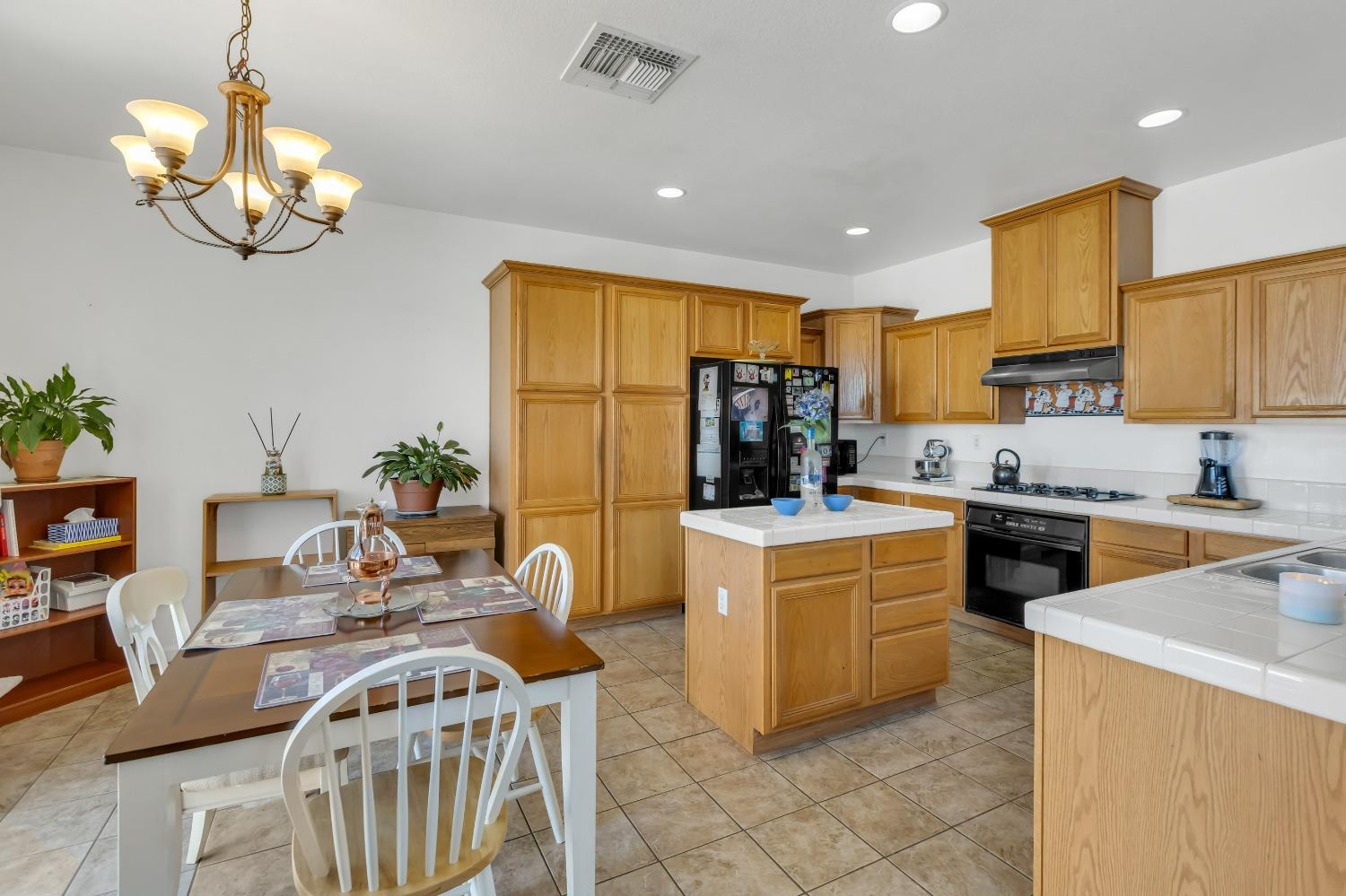 Detail Gallery Image 16 of 46 For 583 New England Ave, Lathrop,  CA 95330 - 3 Beds | 2/1 Baths