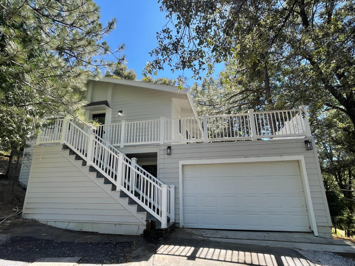 Detail Gallery Image 1 of 1 For 16605 Creekside Dr, Sonora,  CA 95370 - 3 Beds | 2 Baths