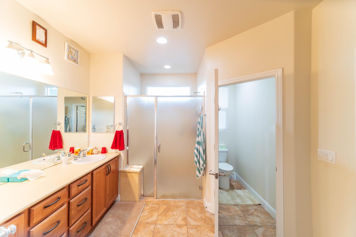 Detail Gallery Image 10 of 39 For 2467 Redbud Way, Manteca,  CA 95336 - 2 Beds | 2 Baths