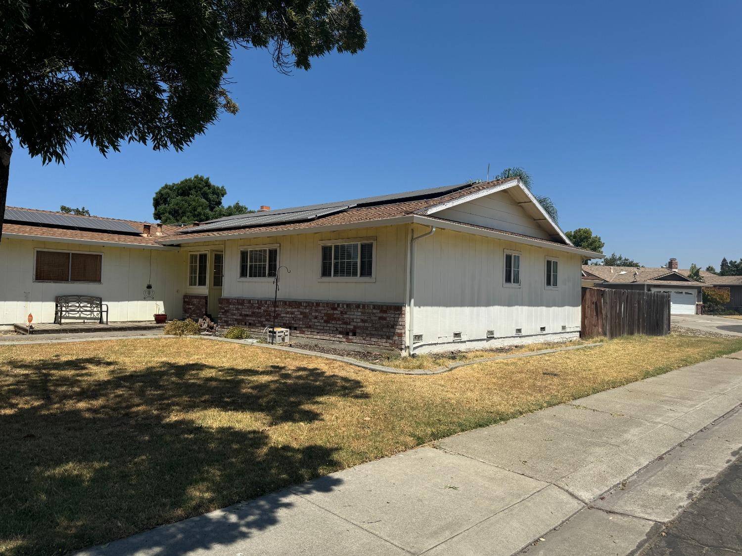 Detail Gallery Image 2 of 12 For 8304 Saratoga Way, Stockton,  CA 95209 - 3 Beds | 2 Baths