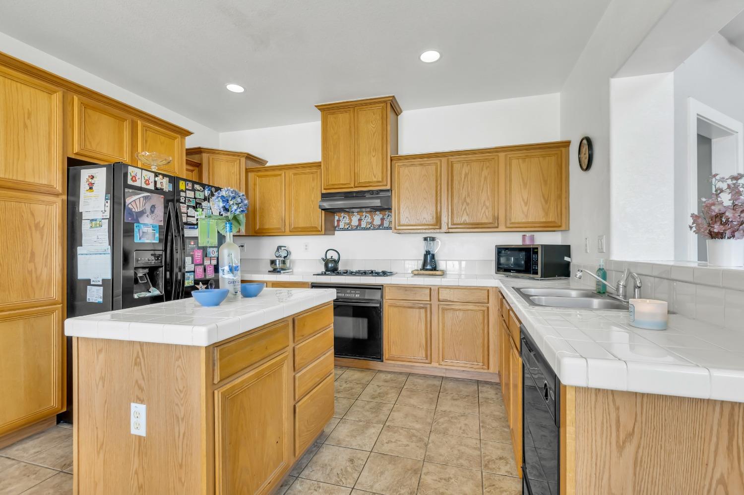 Detail Gallery Image 18 of 46 For 583 New England Ave, Lathrop,  CA 95330 - 3 Beds | 2/1 Baths