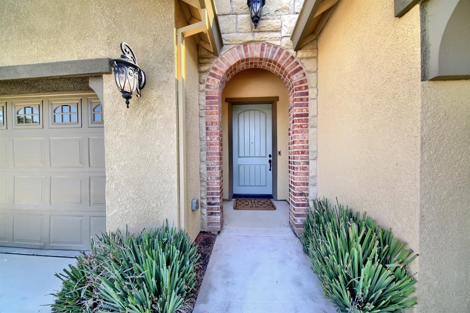 Detail Gallery Image 2 of 57 For 1504 Balfour Dr, Lathrop,  CA 95330 - 5 Beds | 4/1 Baths