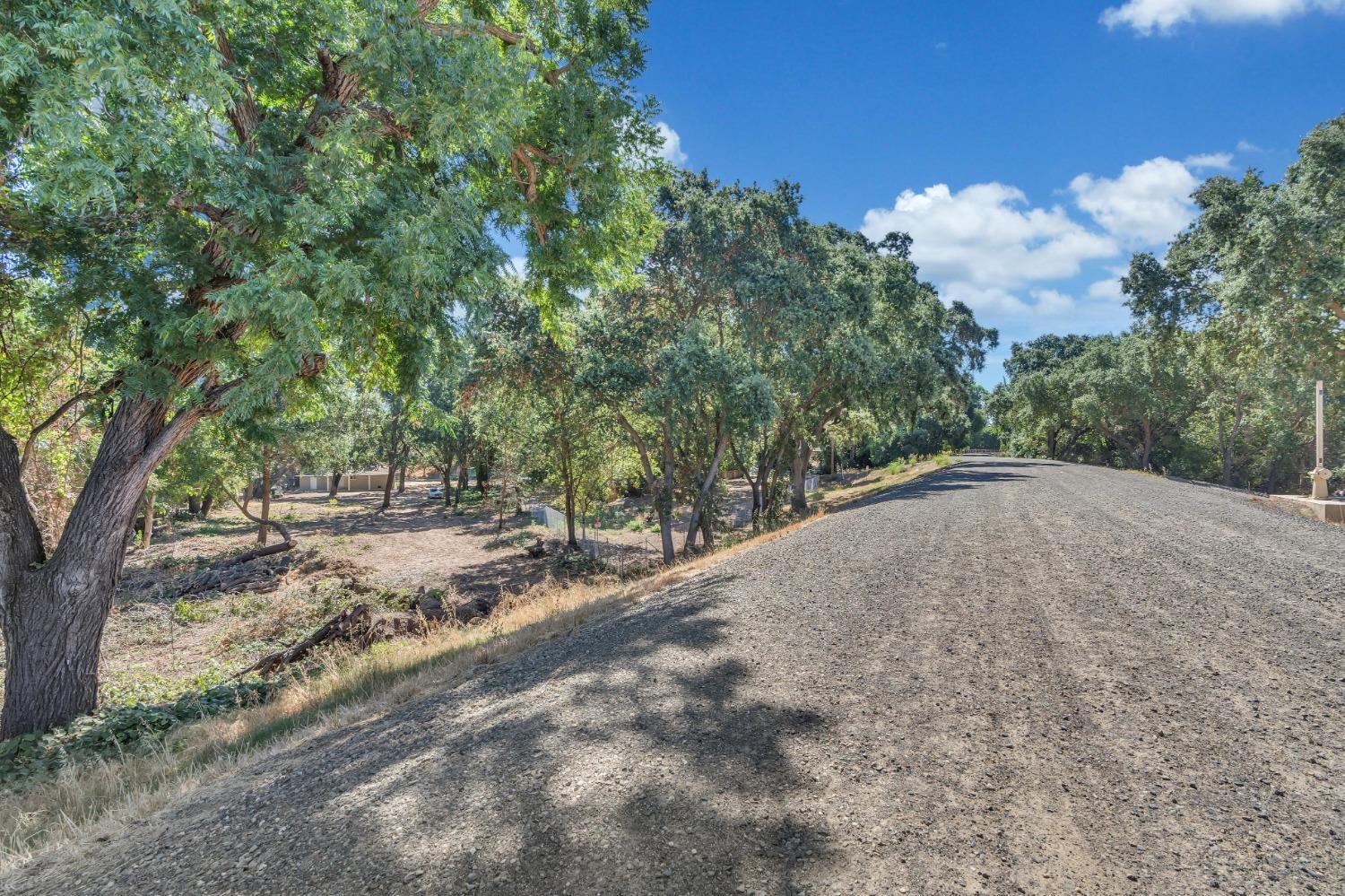 Detail Gallery Image 9 of 13 For 5720 Riverside Blvd, Sacramento,  CA 95822 - 2 Beds | 1 Baths