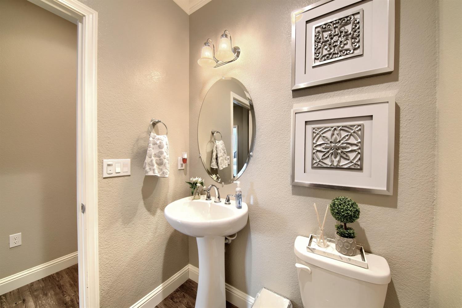 Detail Gallery Image 4 of 57 For 1504 Balfour Dr, Lathrop,  CA 95330 - 5 Beds | 4/1 Baths