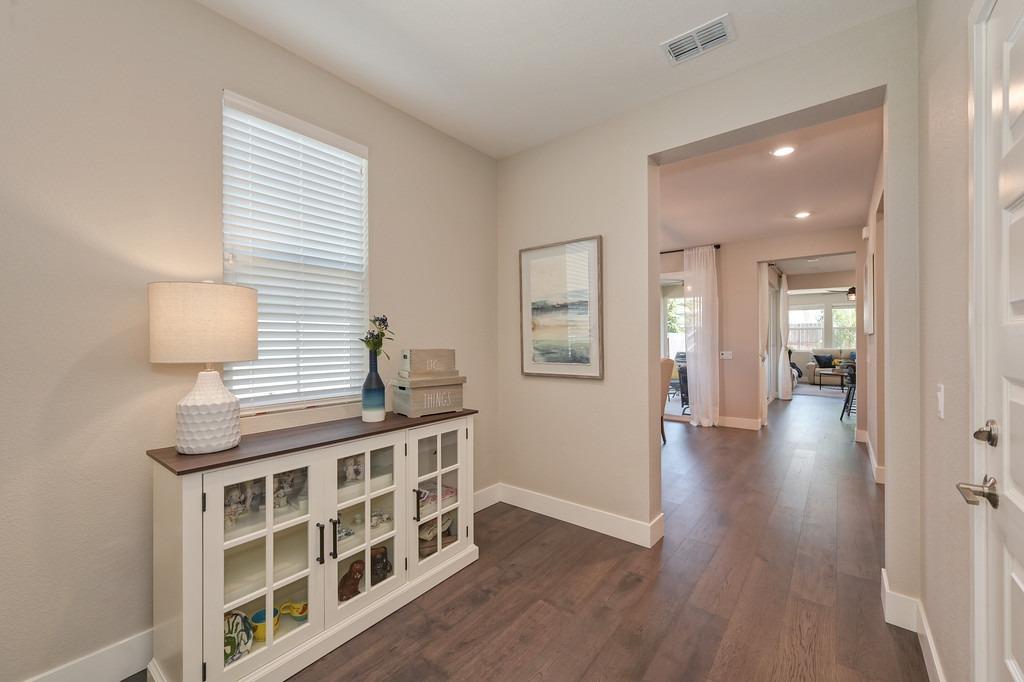 Detail Gallery Image 10 of 65 For 7024 Starburst Ln, Roseville,  CA 95747 - 2 Beds | 2 Baths