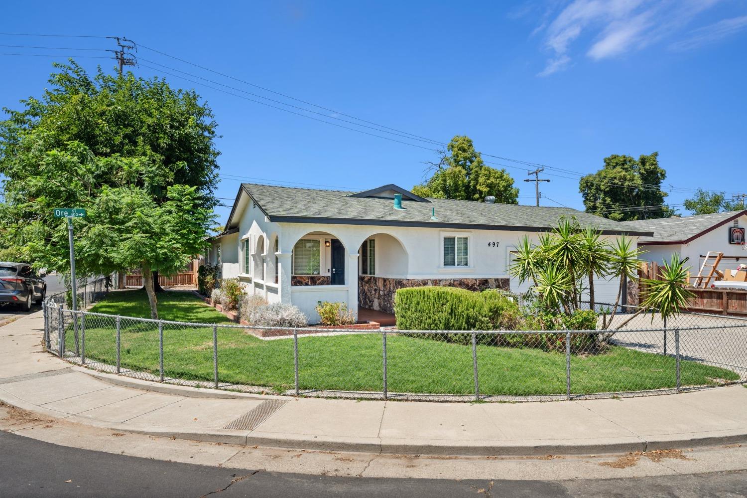 Detail Gallery Image 2 of 45 For 497 Ore St, Manteca,  CA 95336 - 3 Beds | 2 Baths