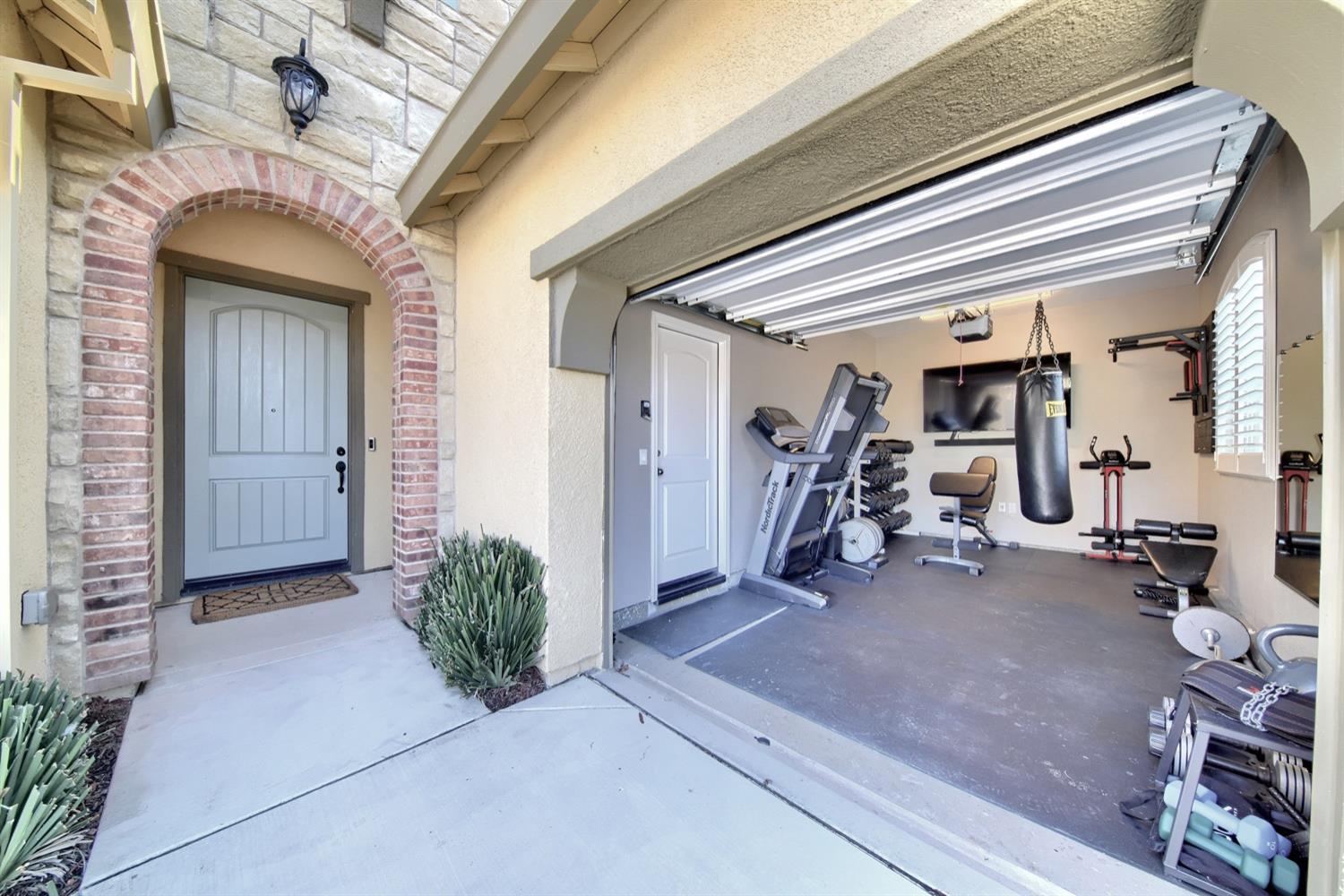 Detail Gallery Image 8 of 57 For 1504 Balfour Dr, Lathrop,  CA 95330 - 5 Beds | 4/1 Baths