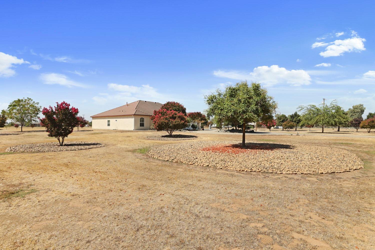 Detail Gallery Image 2 of 71 For 10090 E Collier Rd, Acampo,  CA 95220 - 5 Beds | 2/1 Baths