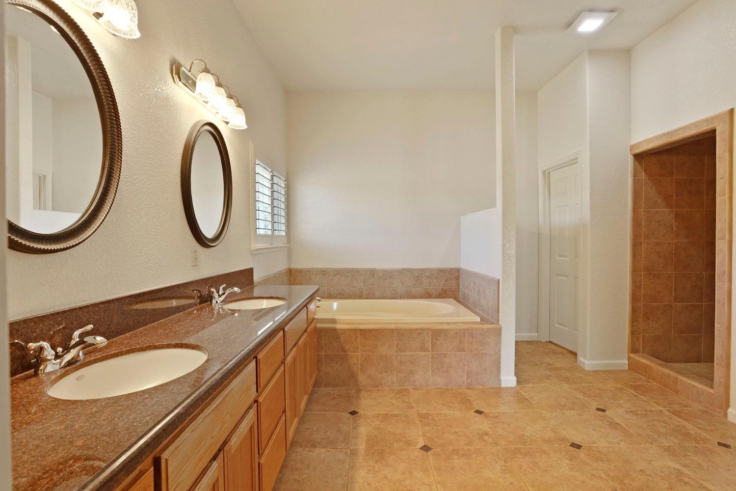 Detail Gallery Image 33 of 71 For 10090 E Collier Rd, Acampo,  CA 95220 - 5 Beds | 2/1 Baths