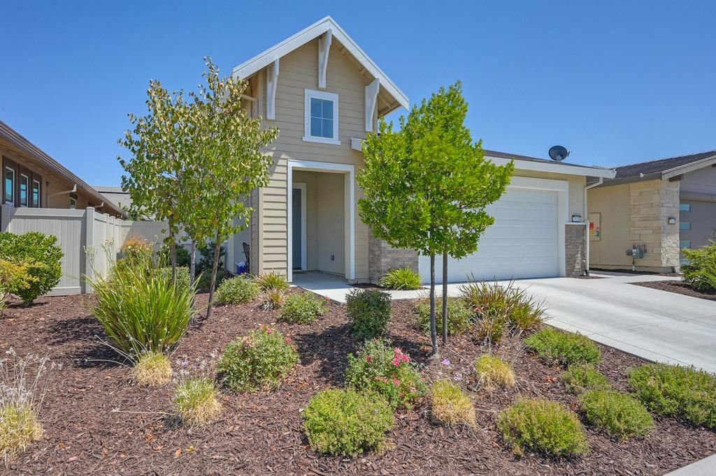 Detail Gallery Image 2 of 65 For 7024 Starburst Ln, Roseville,  CA 95747 - 2 Beds | 2 Baths