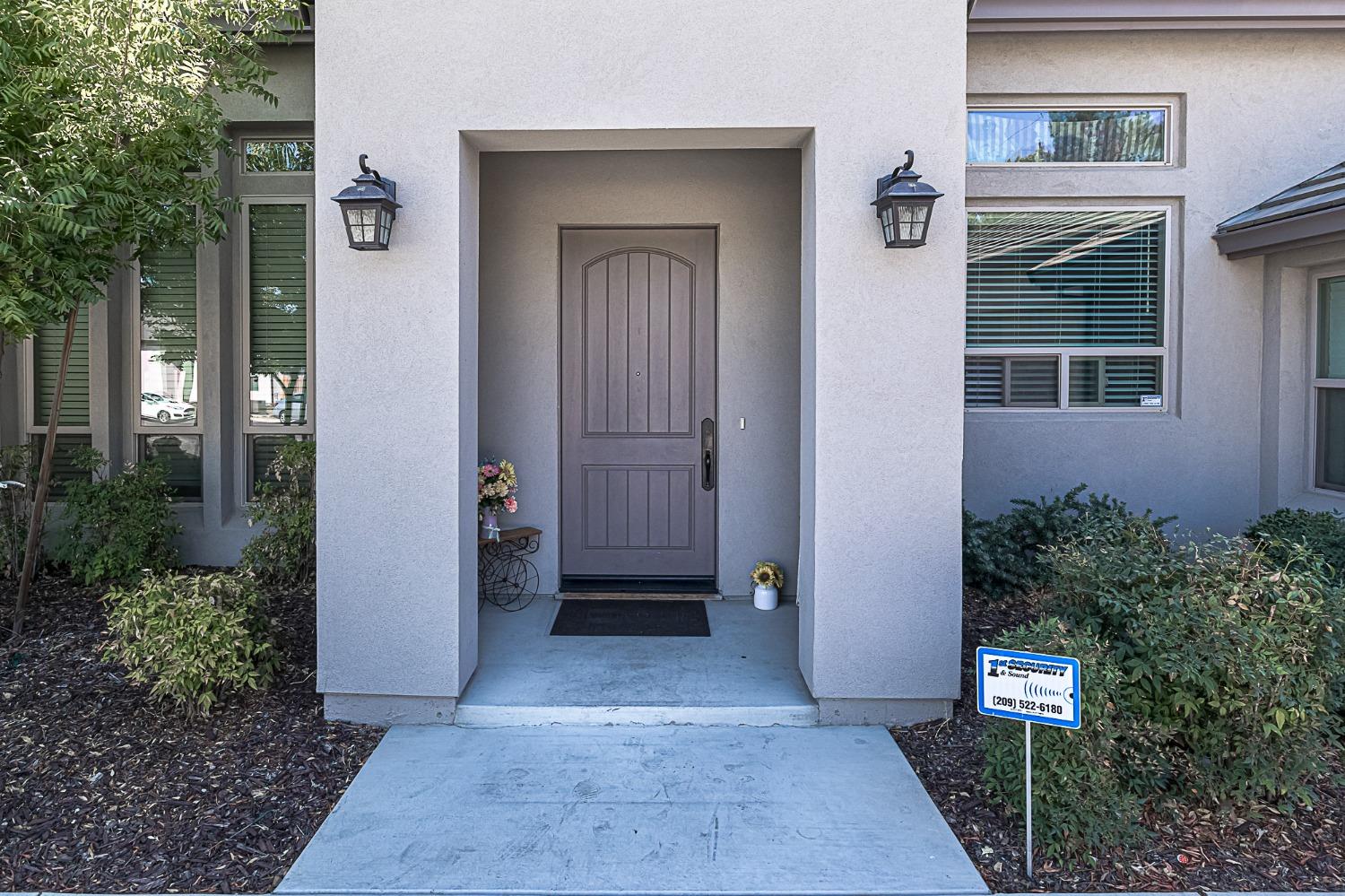 Detail Gallery Image 3 of 21 For 800 Hintze Landing Ct, Modesto,  CA 95354 - 4 Beds | 2/1 Baths