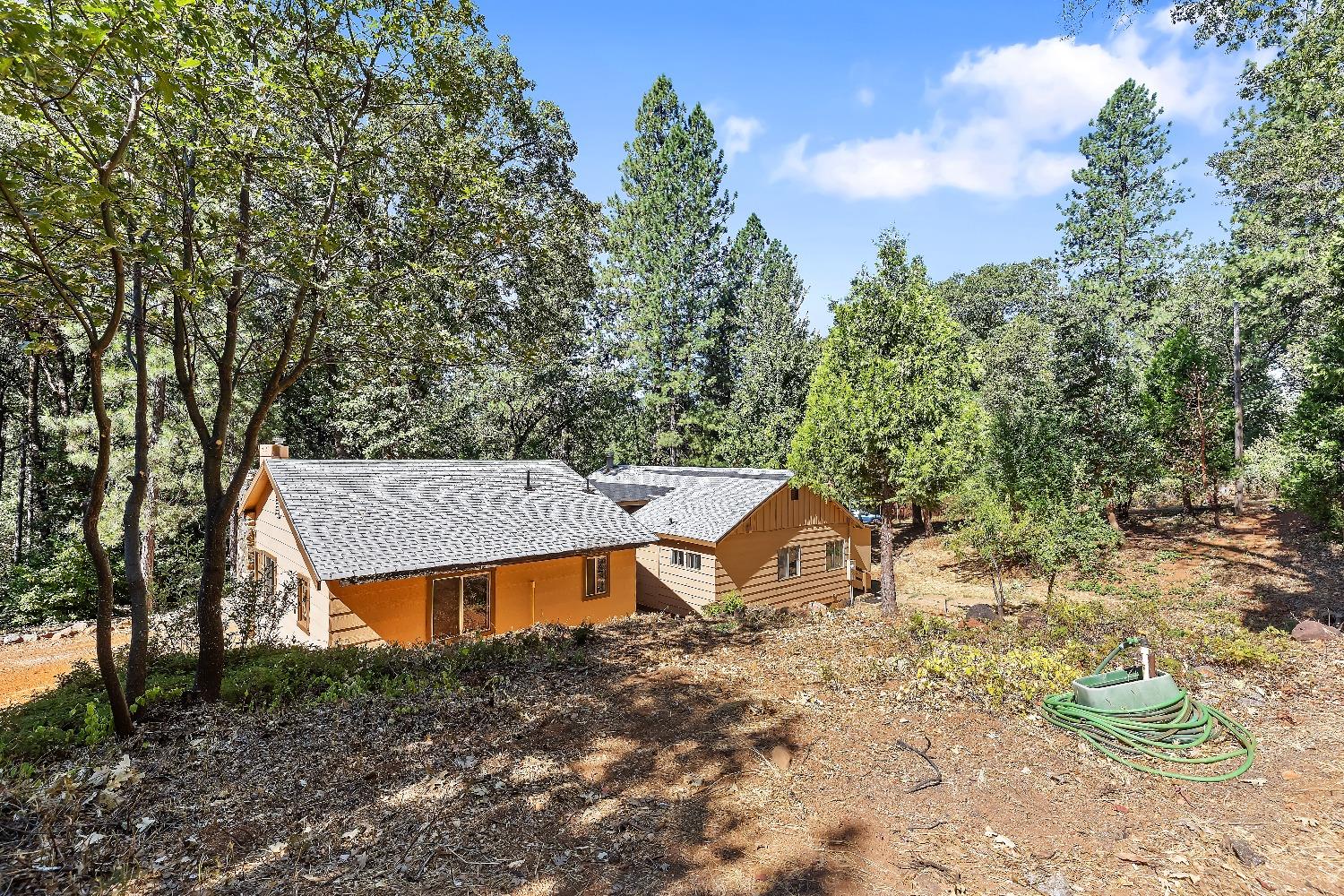 Detail Gallery Image 18 of 39 For 11000 Bubbling Wells Rd, Grass Valley,  CA 95945 - 3 Beds | 2 Baths