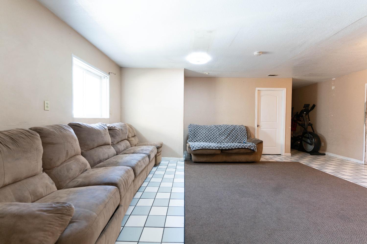 Detail Gallery Image 11 of 31 For 6324 Orange Ave, Sacramento,  CA 95823 - 2 Beds | 2 Baths