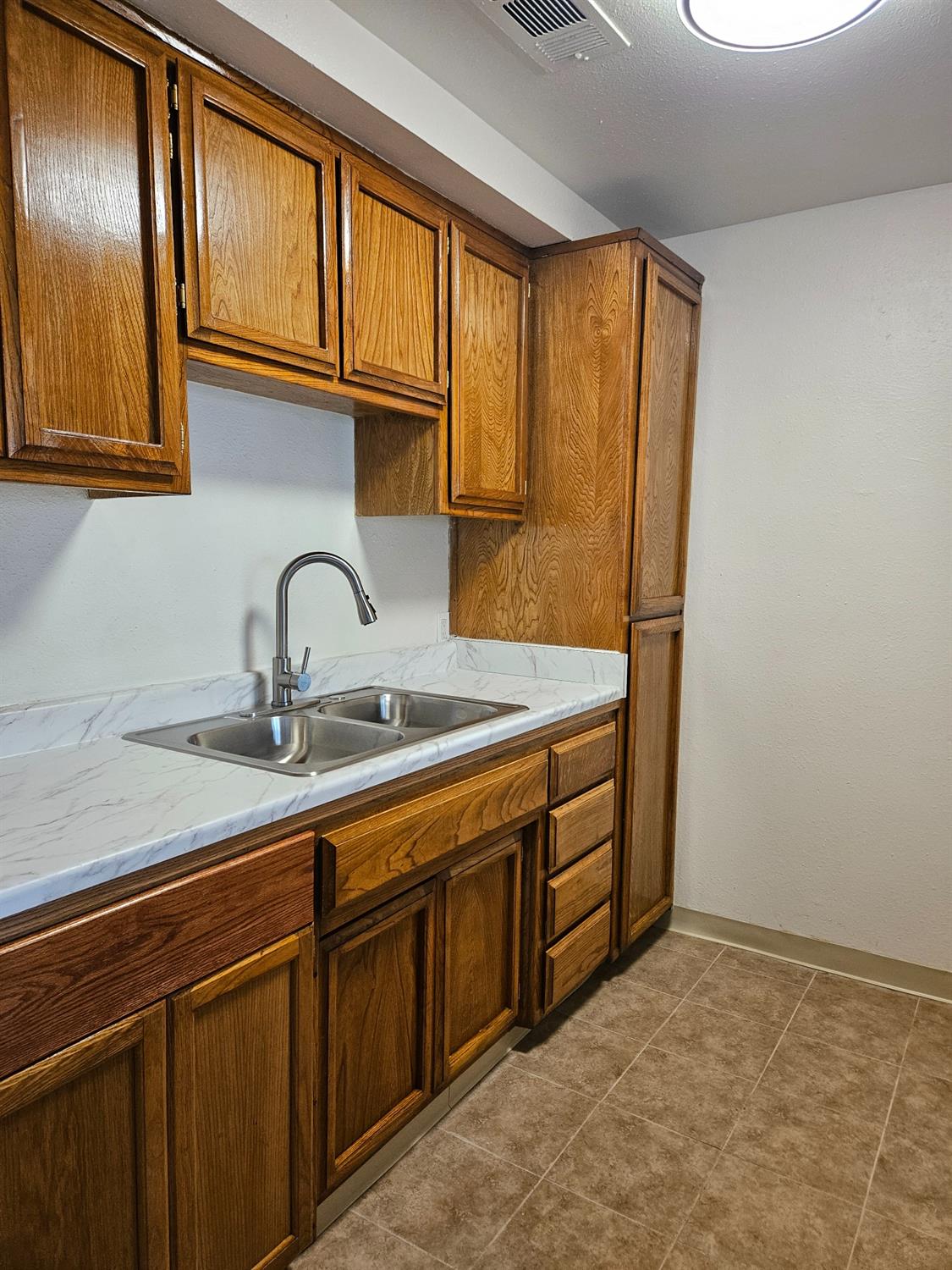 Illinois Avenue #12, Los Banos, California image 4