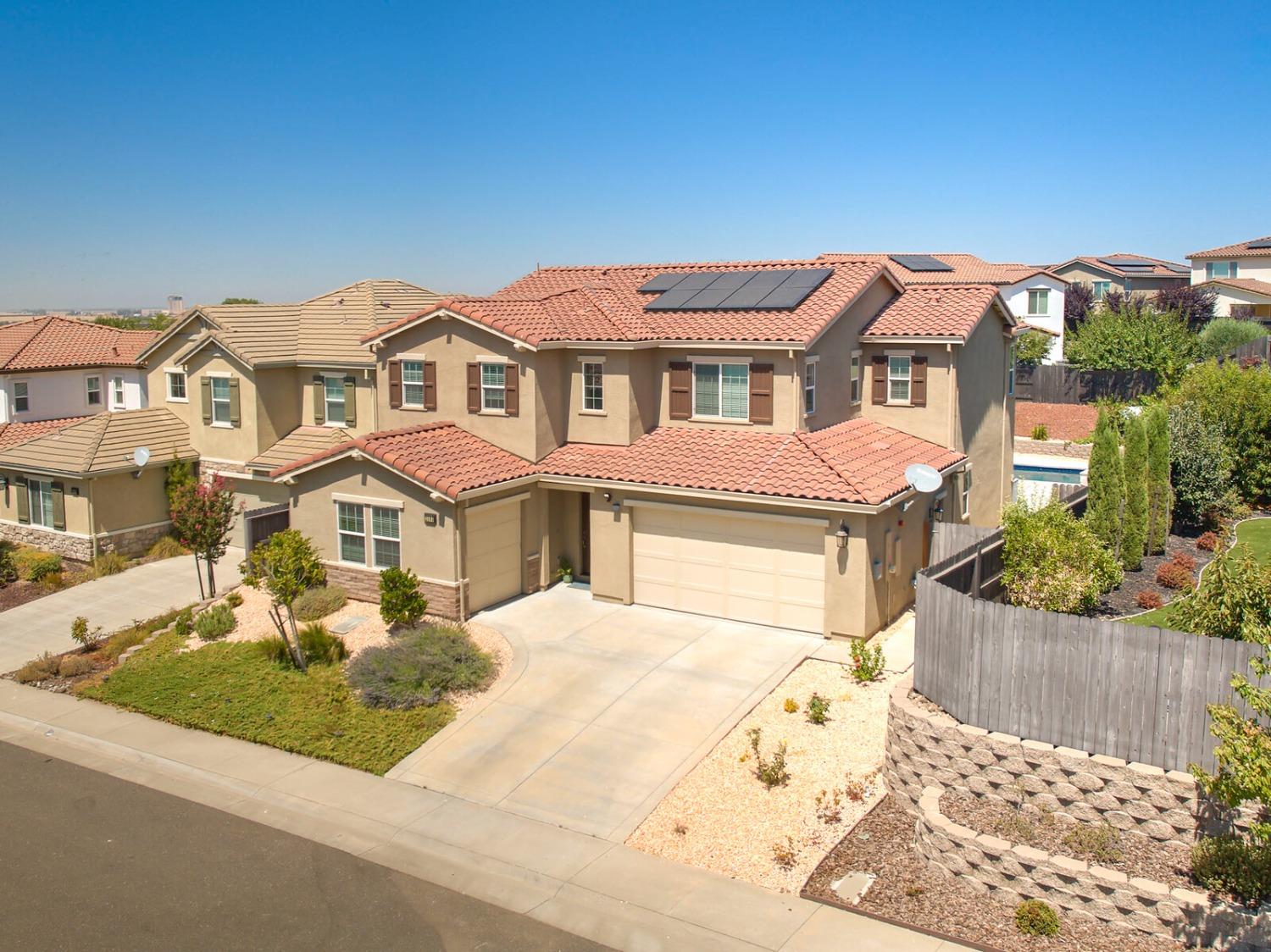 Detail Gallery Image 2 of 52 For 2593 Creek Hollow Rd, Rocklin,  CA 95765 - 4 Beds | 3/1 Baths