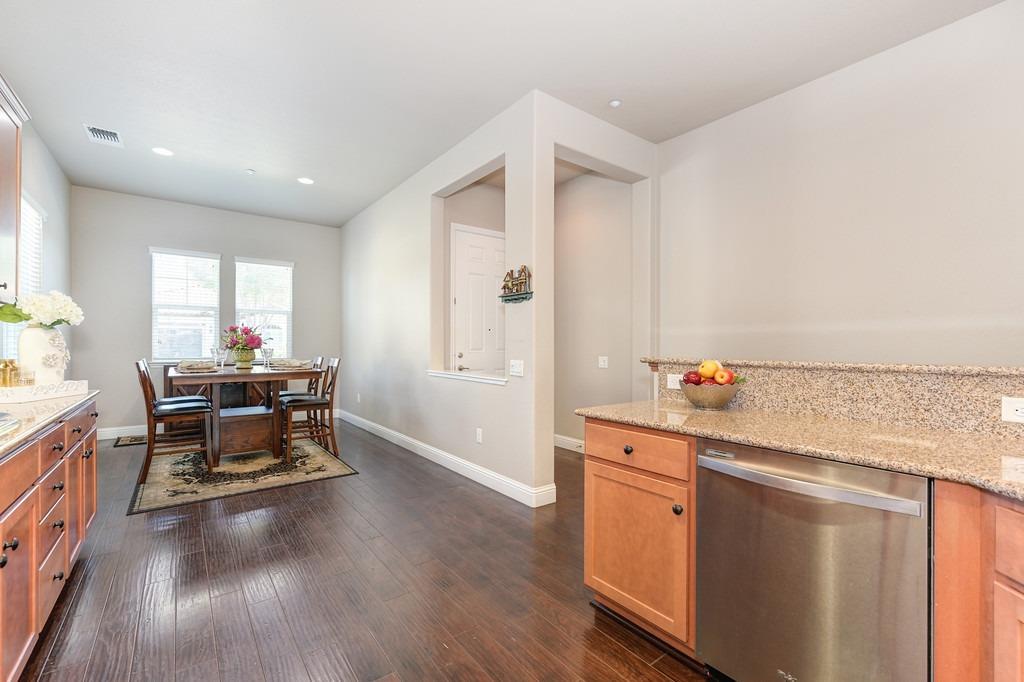 Detail Gallery Image 8 of 58 For 2144 Arlington Dr, Roseville,  CA 95747 - 3 Beds | 2 Baths