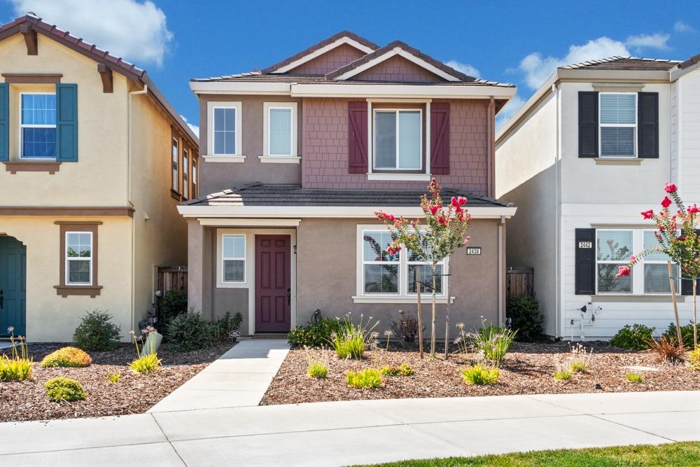 Detail Gallery Image 1 of 1 For 2438 Natomas Crossing Dr, Sacramento,  CA 95834 - 3 Beds | 2/1 Baths