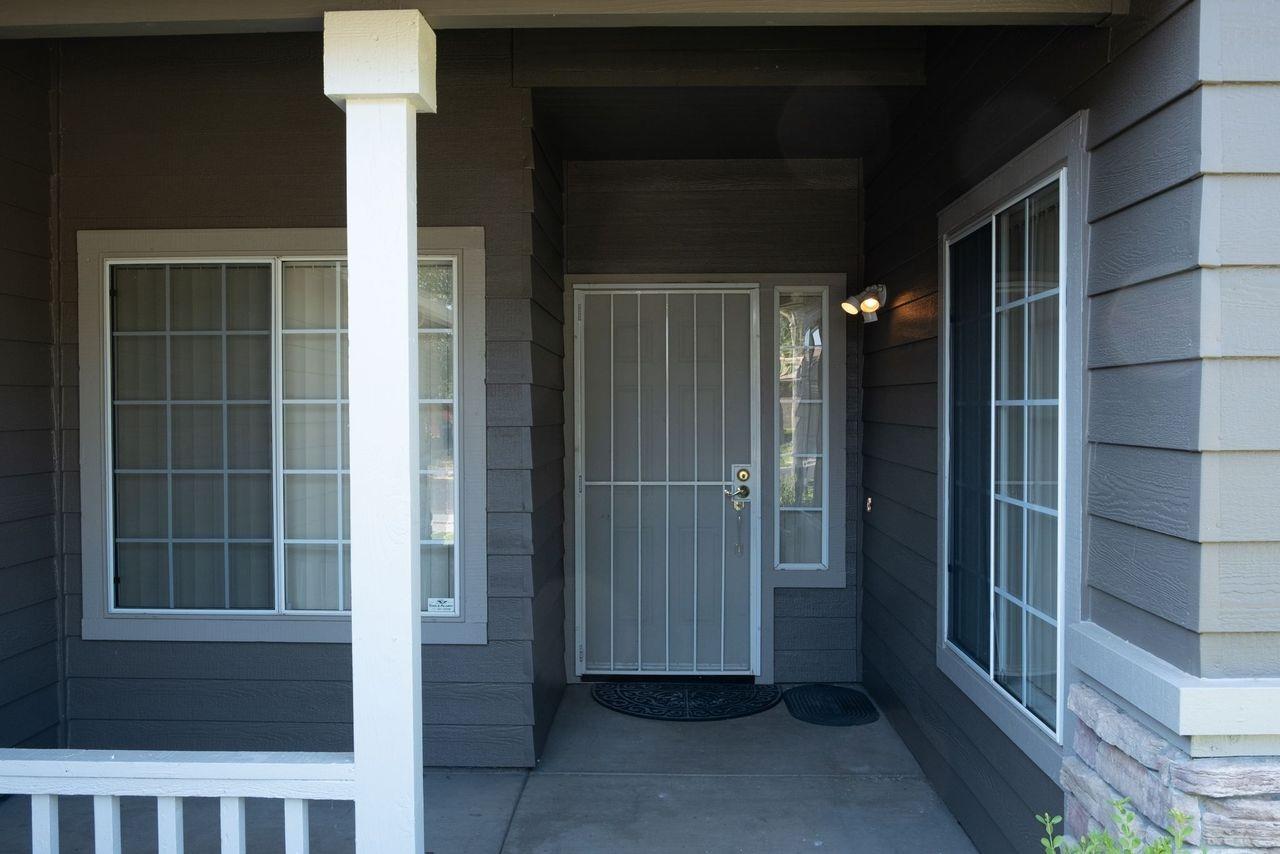 Detail Gallery Image 5 of 20 For 1982 Pin Oak Ln, Manteca,  CA 95336 - 3 Beds | 2 Baths