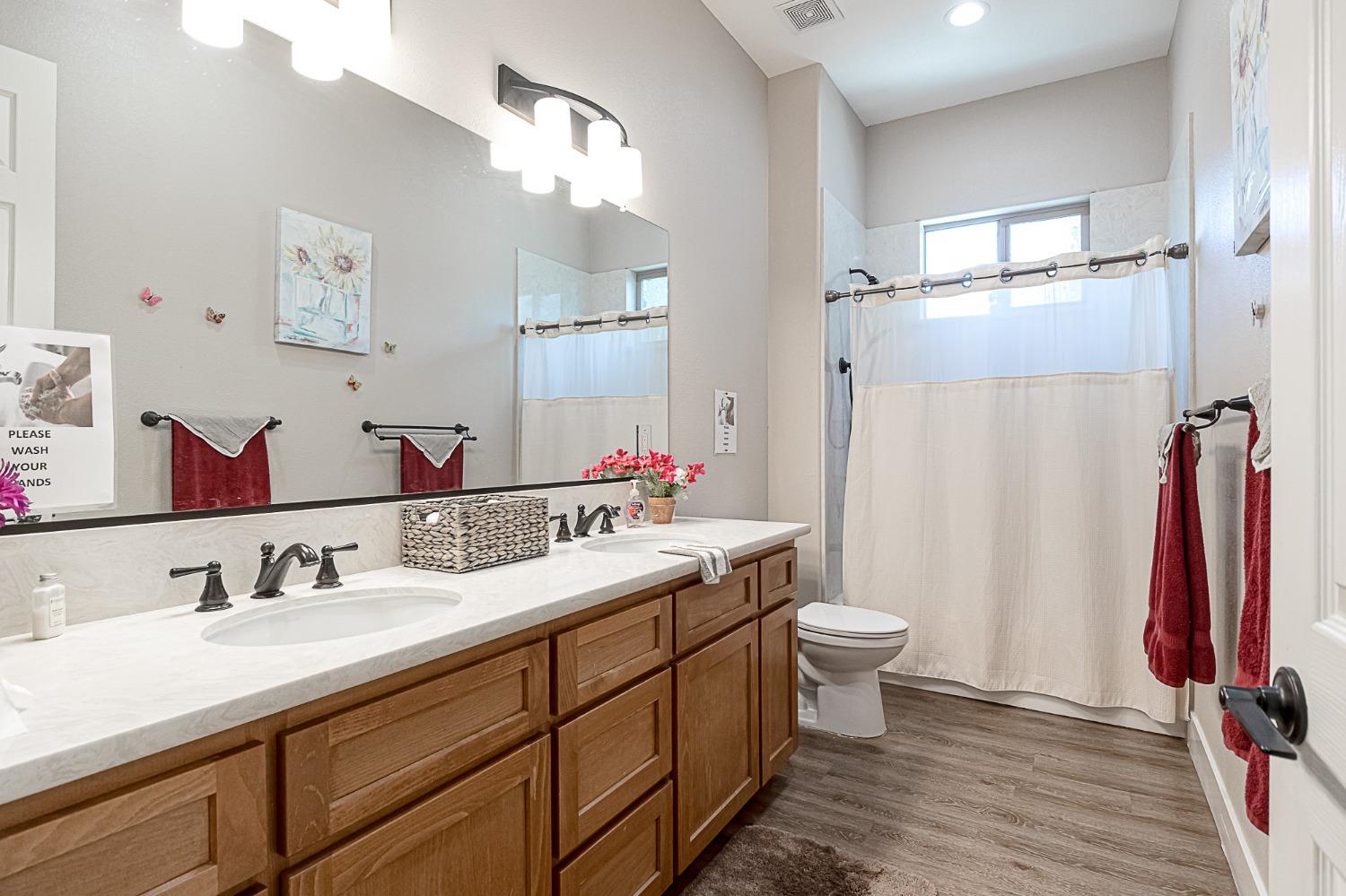 Detail Gallery Image 15 of 21 For 800 Hintze Landing Ct, Modesto,  CA 95354 - 4 Beds | 2/1 Baths